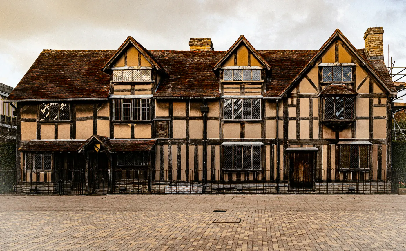 Stratford Upon Avon & Tulleys Tulip Festival from London